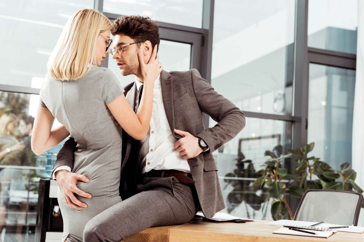 Pesquisa aponta que 80% das pessoas já namoraram colegas de trabalho