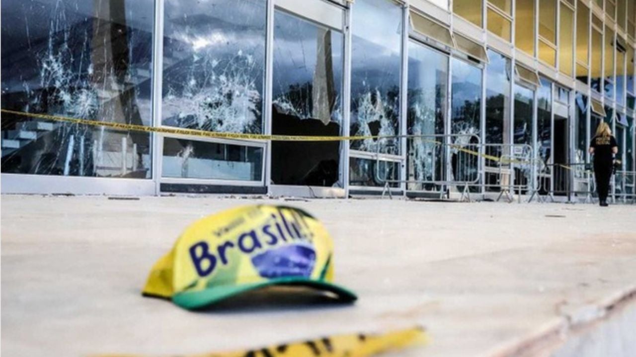 Bolsonaro pede anistia para golpistas, mas 81% do povo quer punição, diz pesquisa